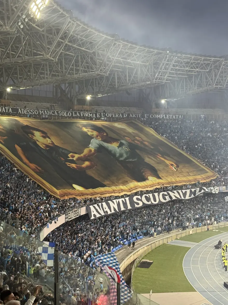 La coreografia sugli spalti del Maradona